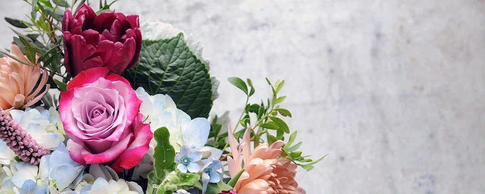 Banner reminder to Order Mothers Day Flowers Today!