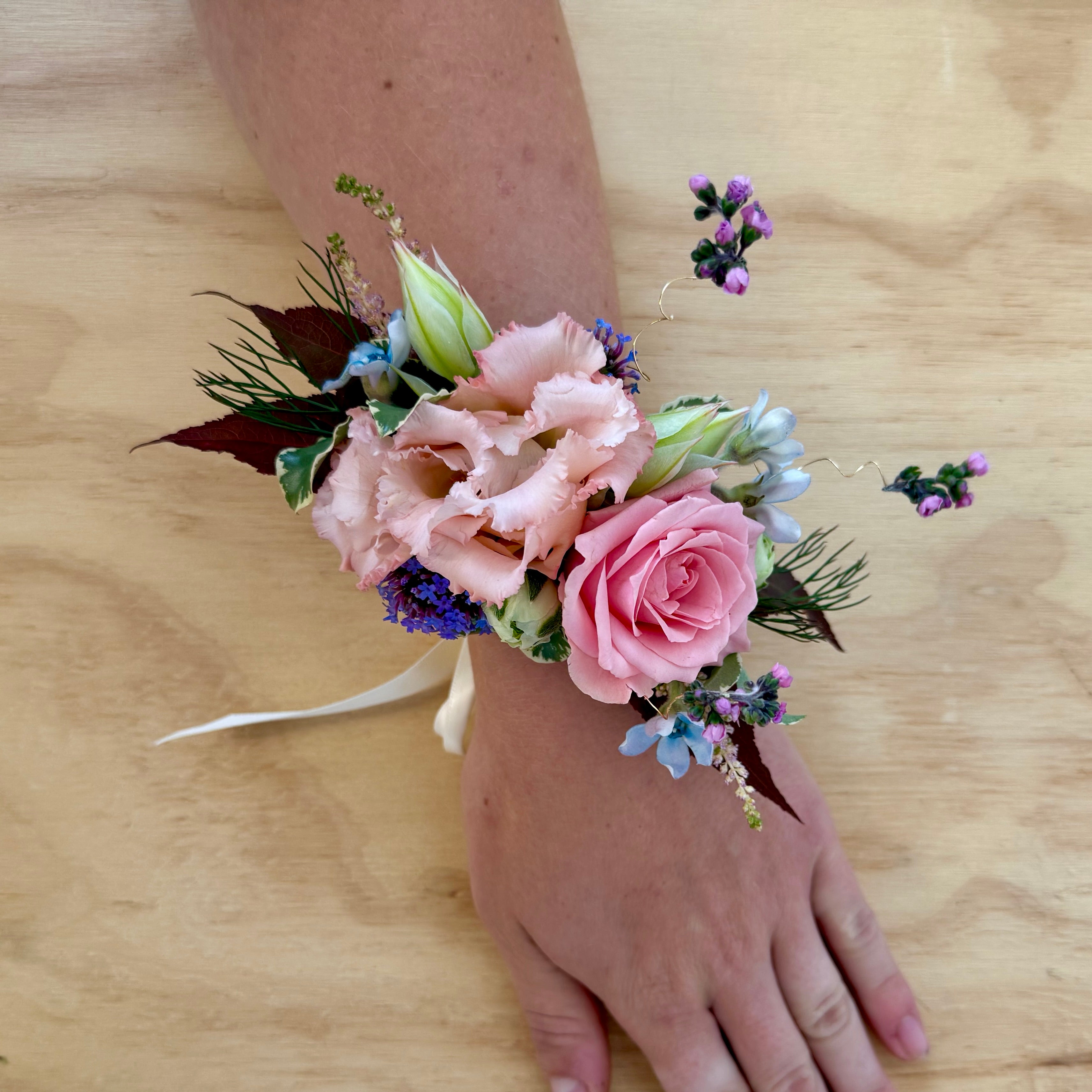 The Garden Wearable Flowers Corsage - Wrist 🎉