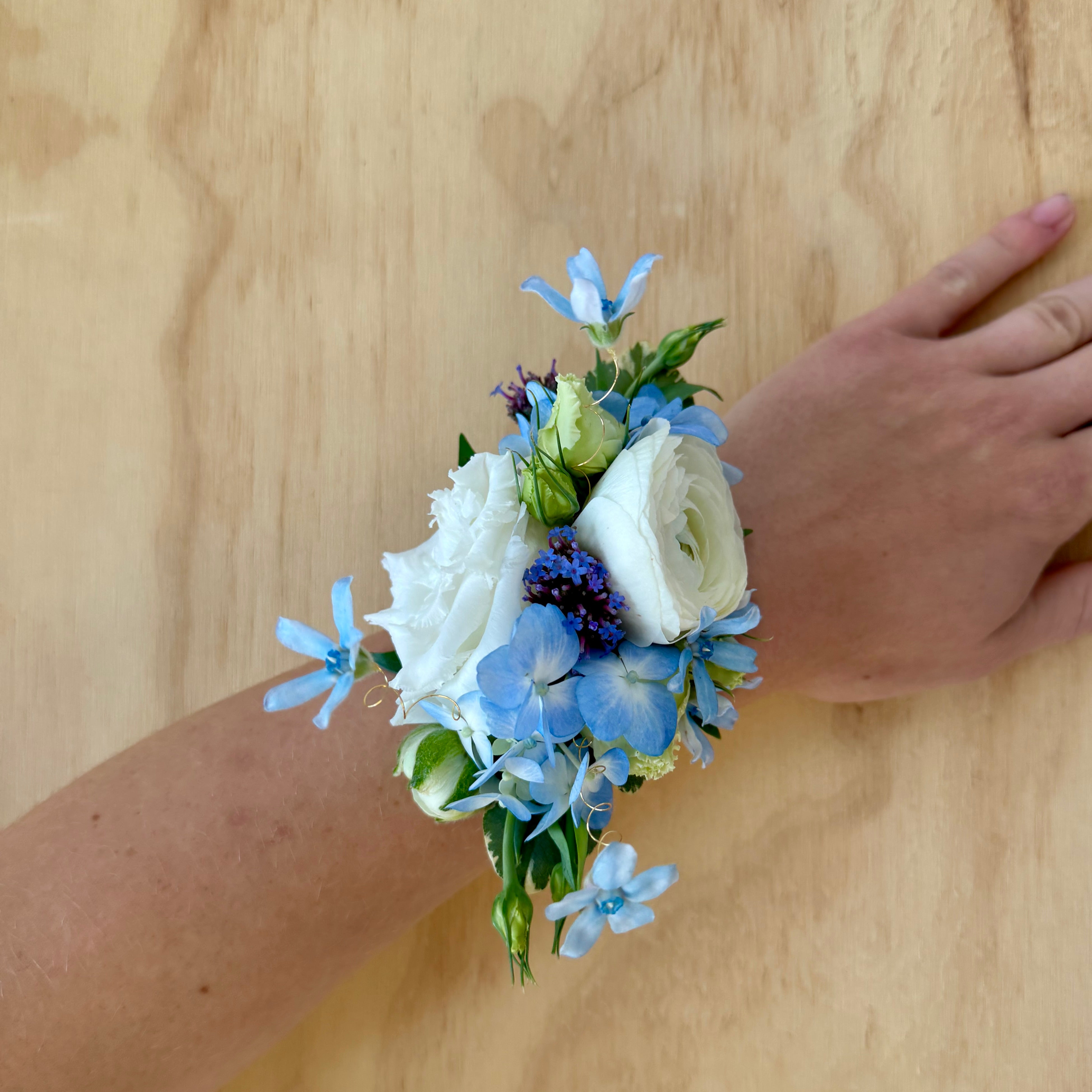 The Garden Wearable Flowers Corsage - Wrist 🎉