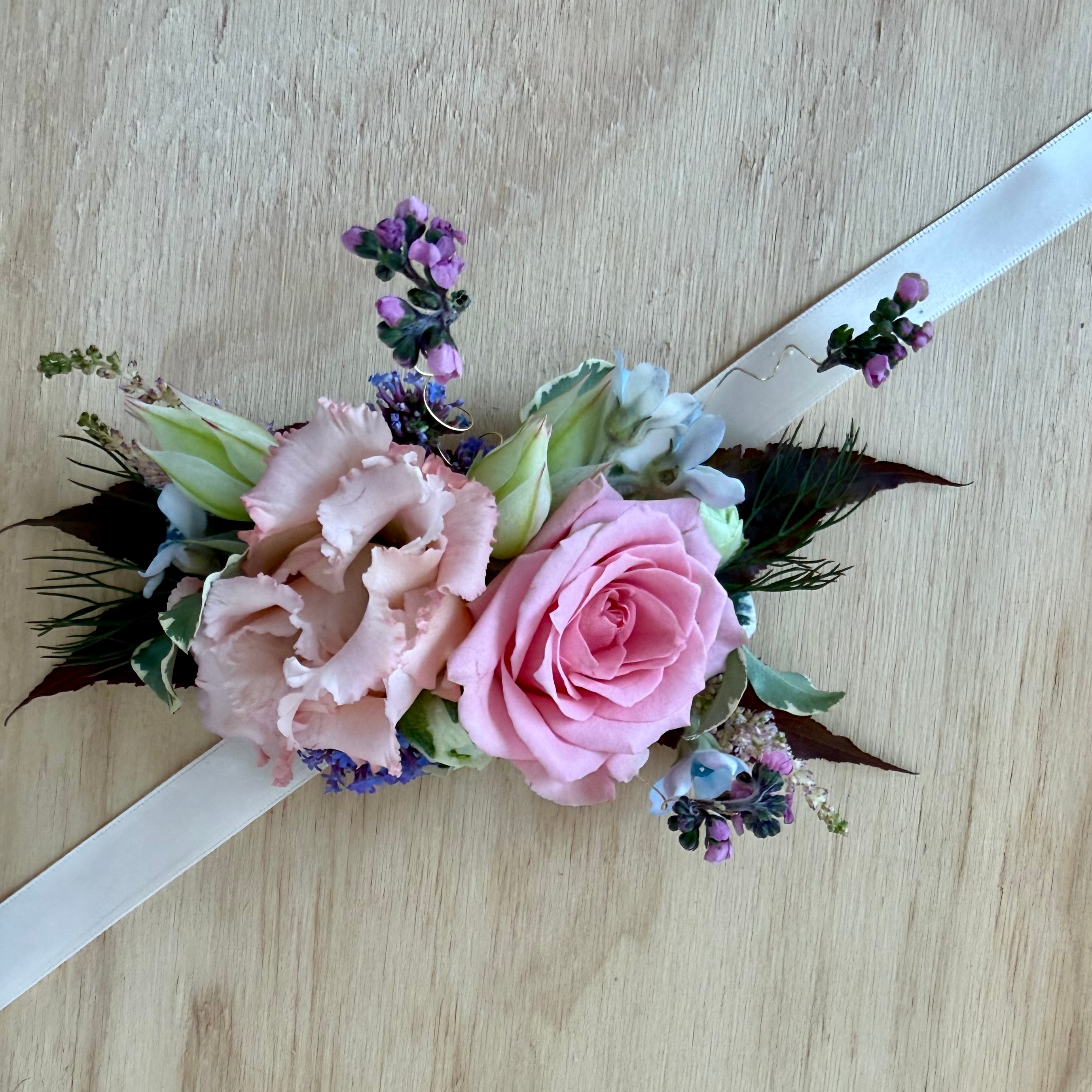 The Garden Wearable Flowers Corsage - Wrist 🎉