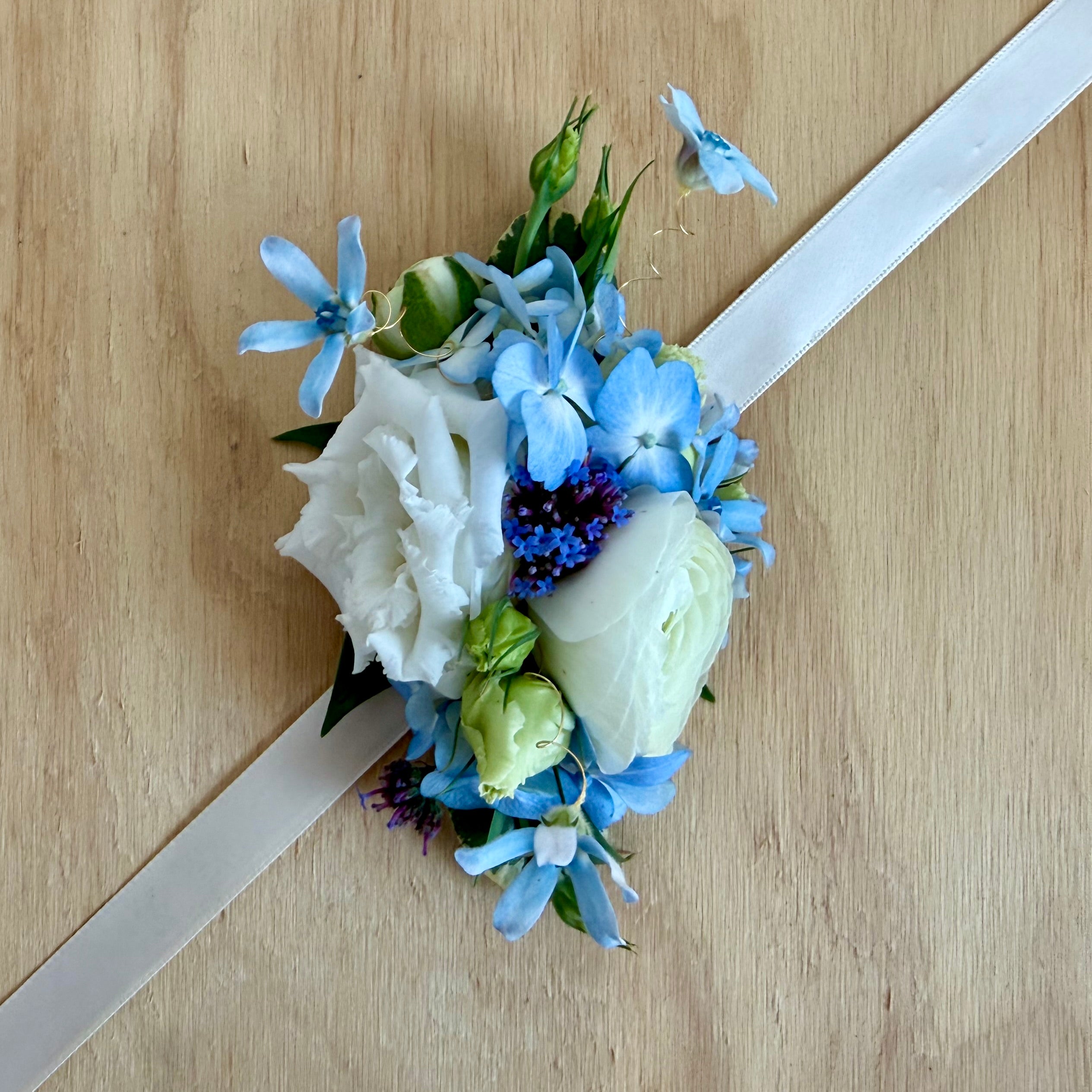 The Garden Wearable Flowers Corsage - Wrist 🎉