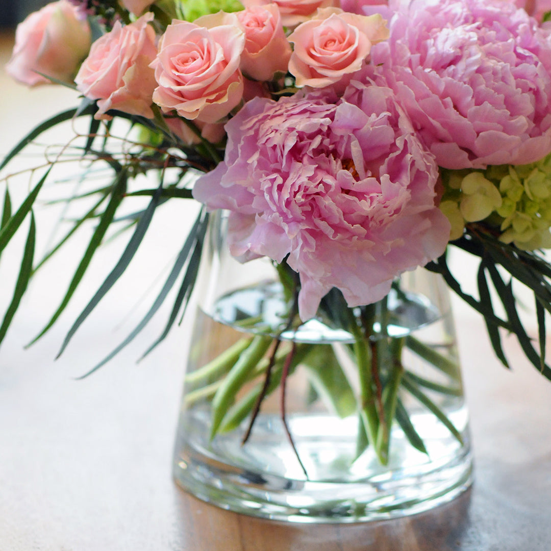 detail image of Pyramid vase and Peonies 