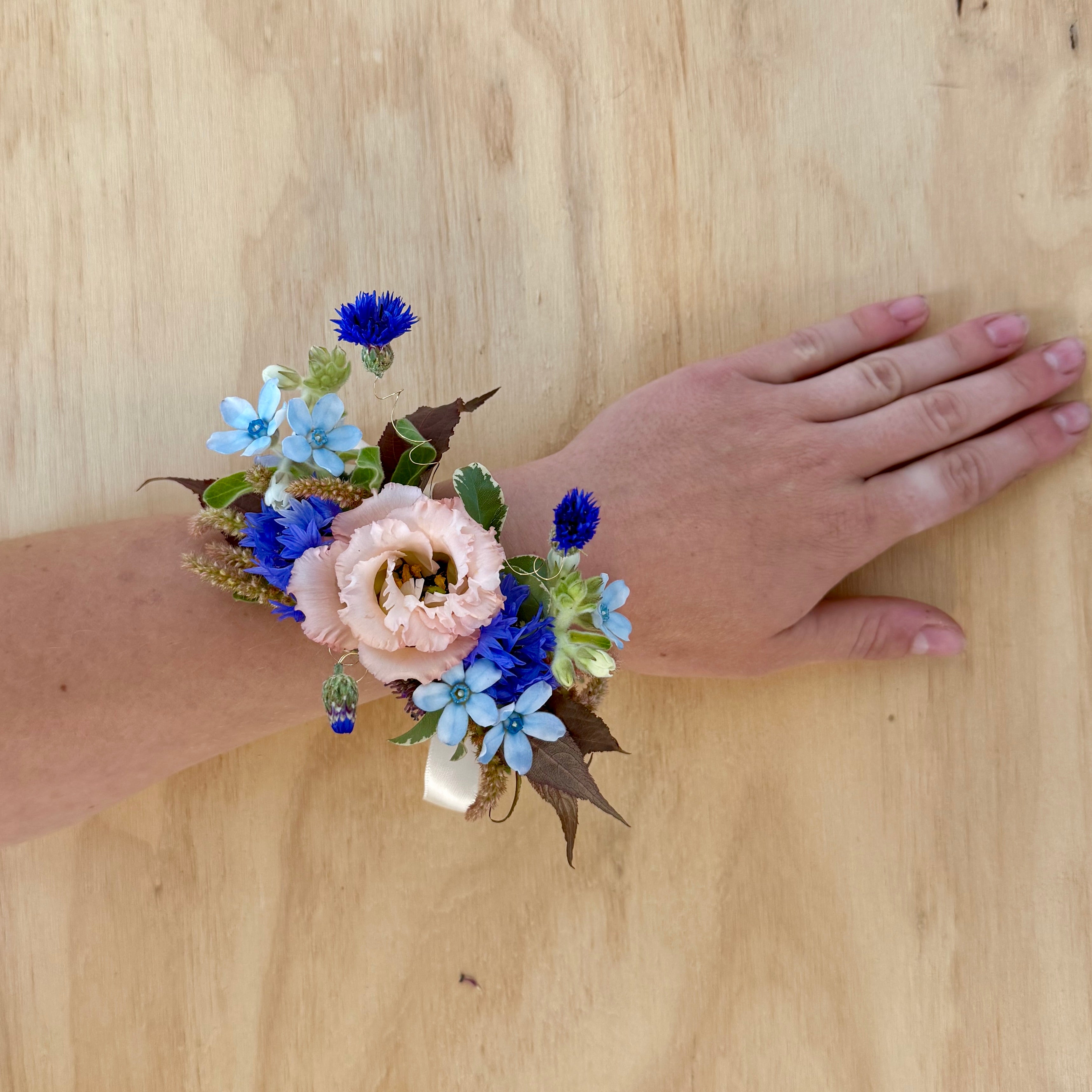 The Garden Wearable Flowers Corsage - Wrist 🎉