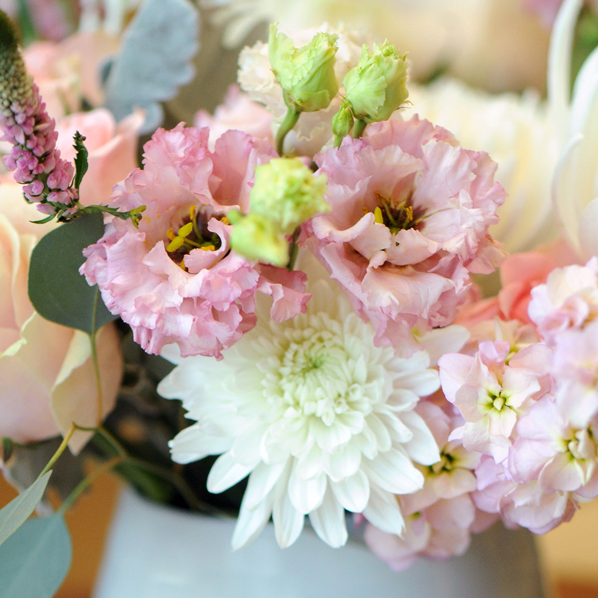 Close-up of a bouquet with pink and white flowers on a blurred background