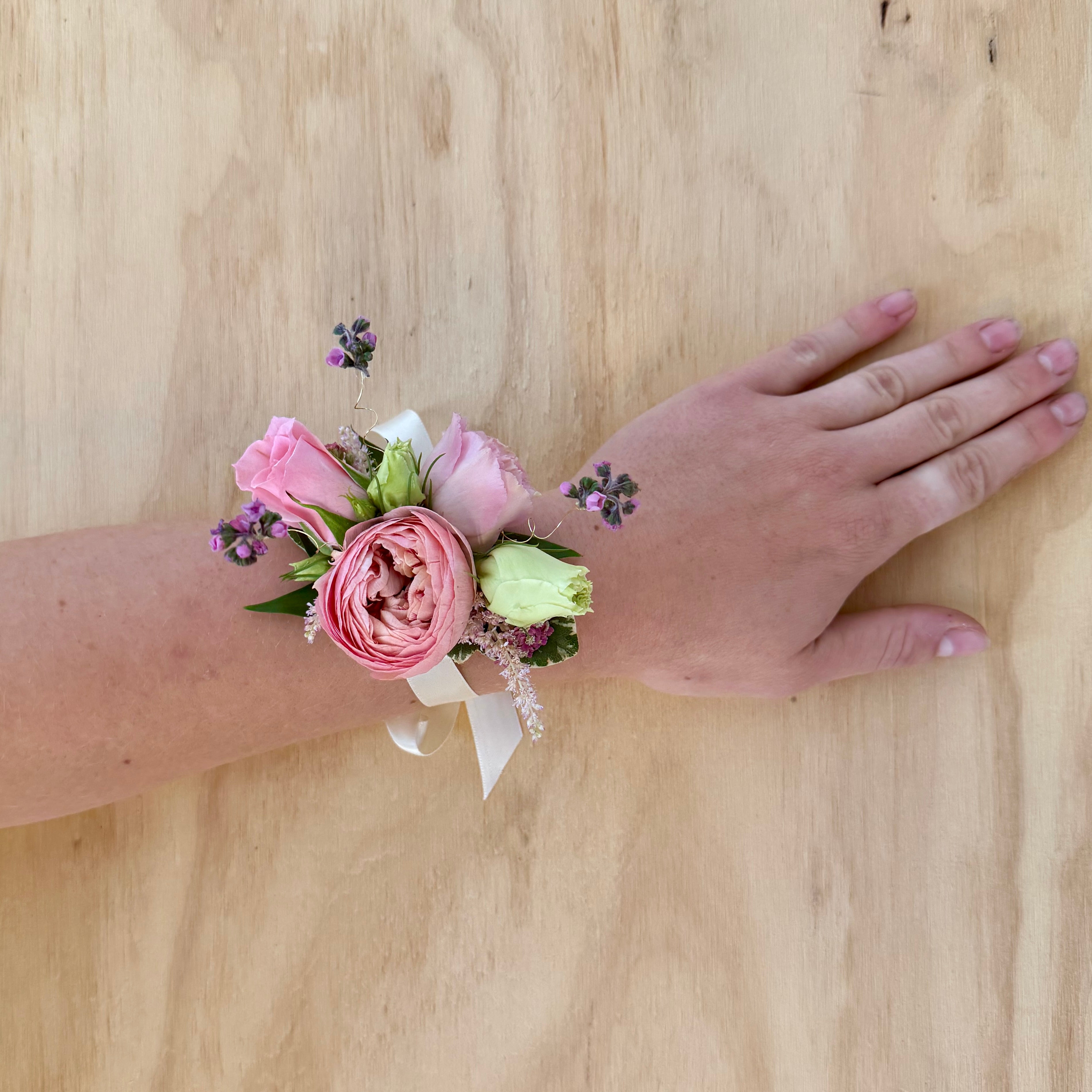 The Garden Wearable Flowers Corsage - Wrist 🎉