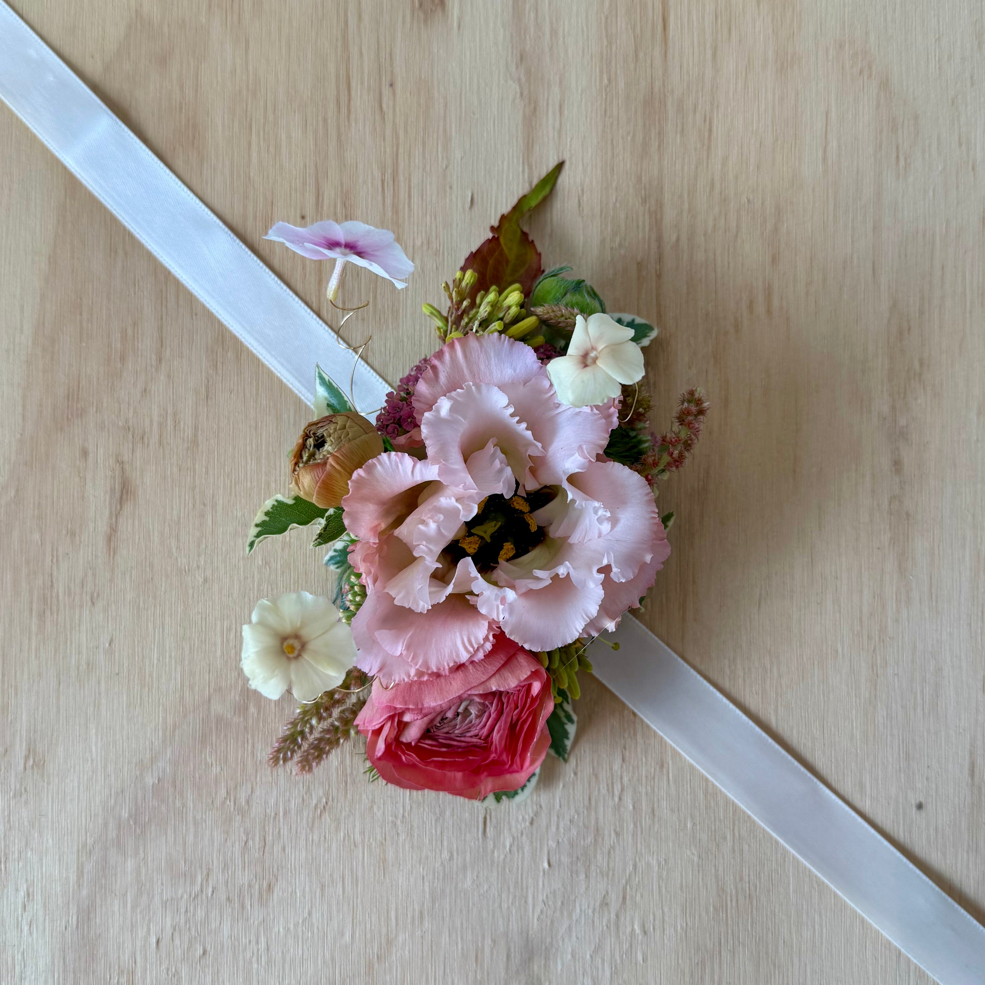 The Garden Wearable Flowers Corsage - Wrist 🎉