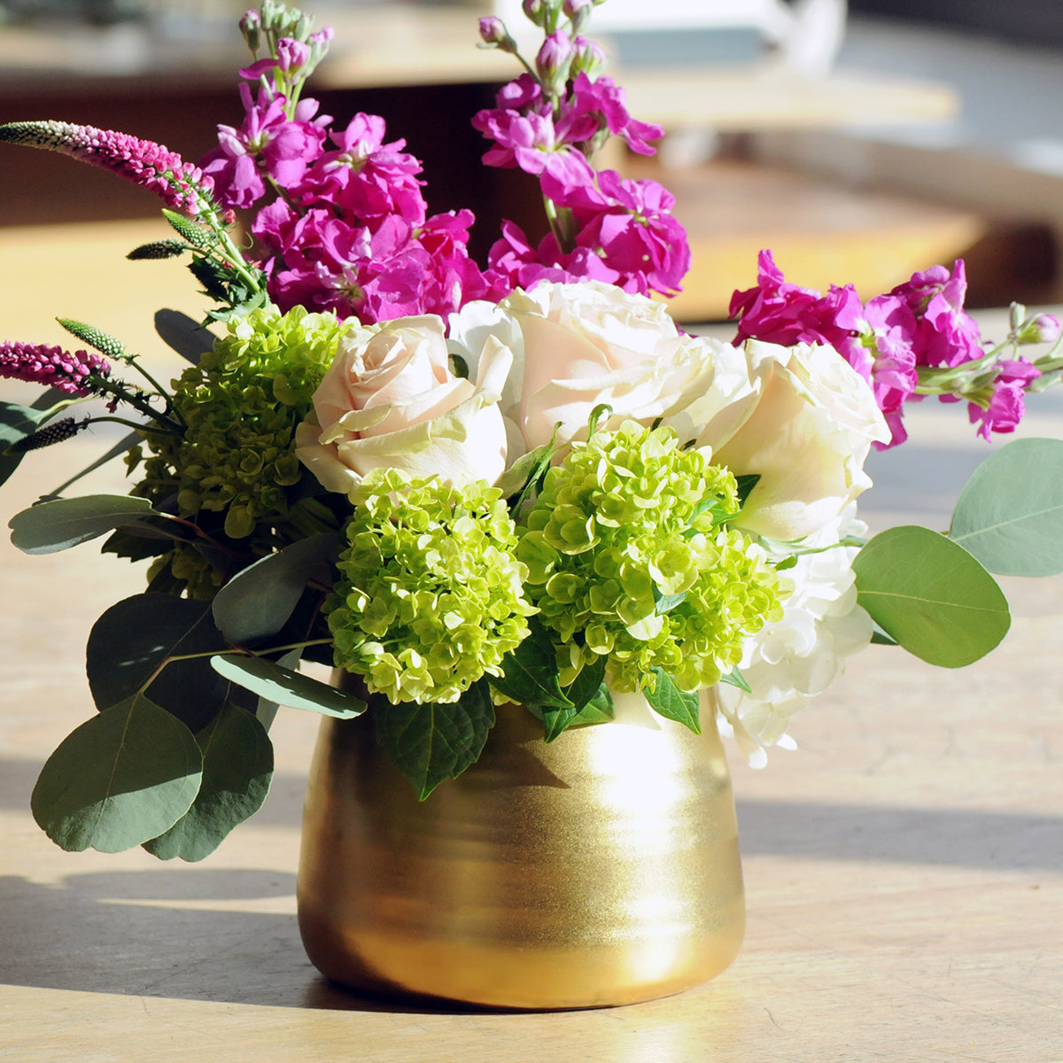 Spruce Flowers Queen arrangement in Gold Tegan 